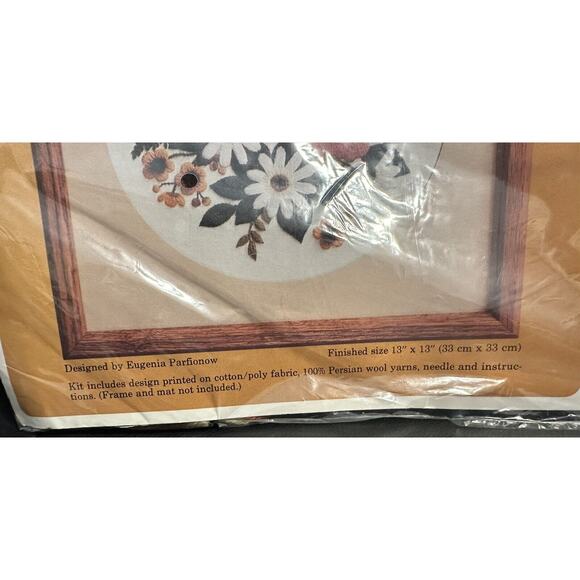 The Creative Circle 0610 Classic Bouquet Kit 100% Persian Wool yarn - Picture 4 of 6